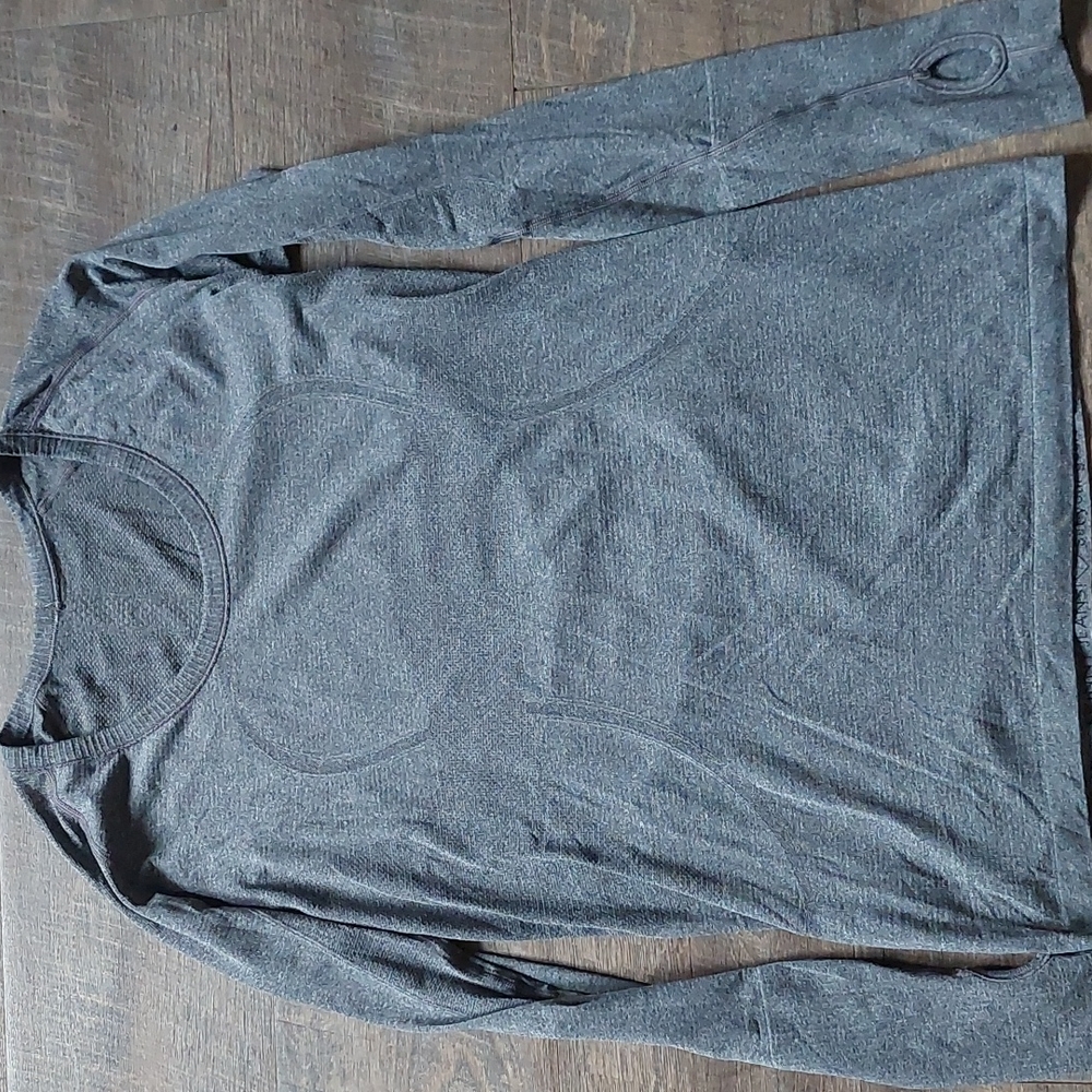Size 6 lulu swiftly long sleeve
